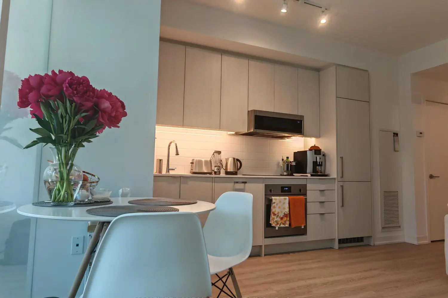 250 Lawrence Avenue 310 photo 2