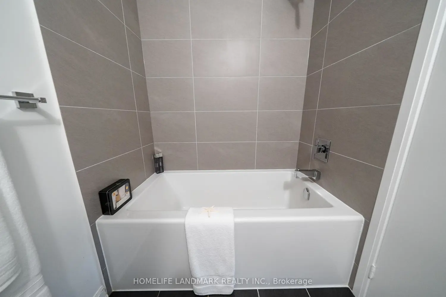 9 Bogert Avenue 2902 photo 2