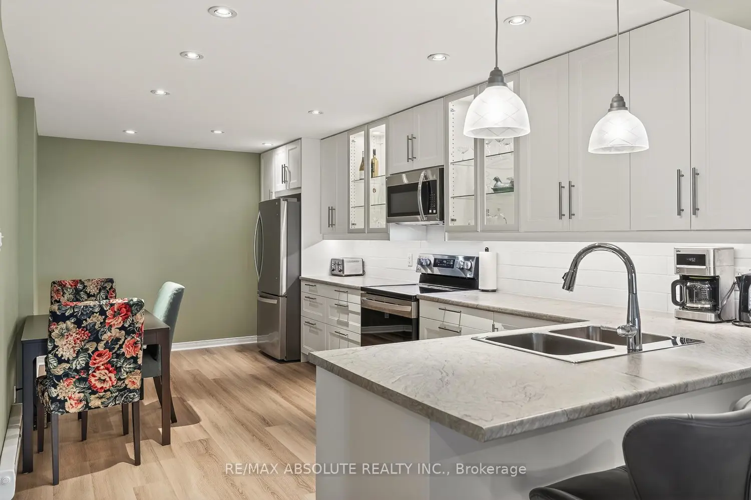 206 Stratas Court photo 5