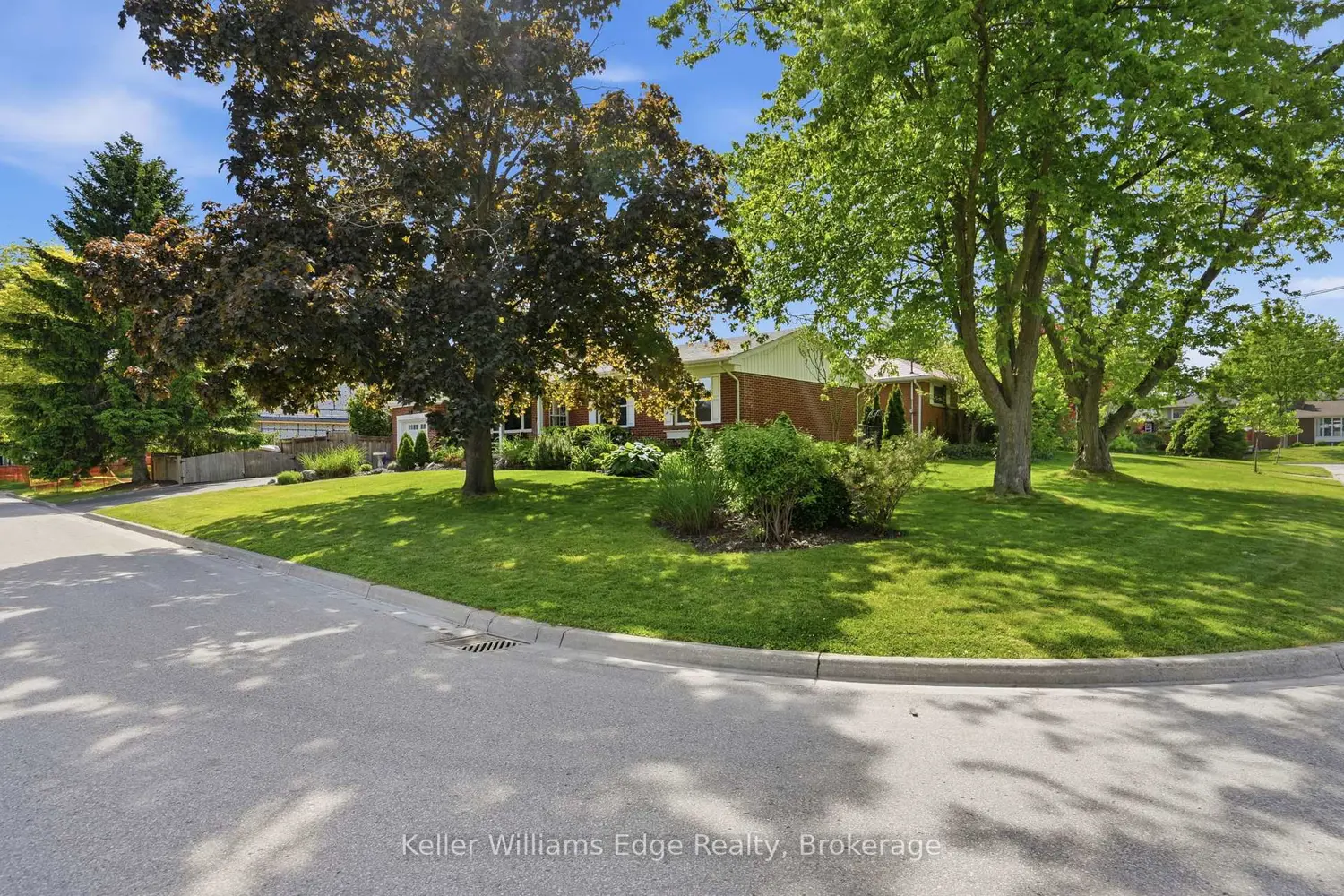 3039 Briarwood Crescent photo 2