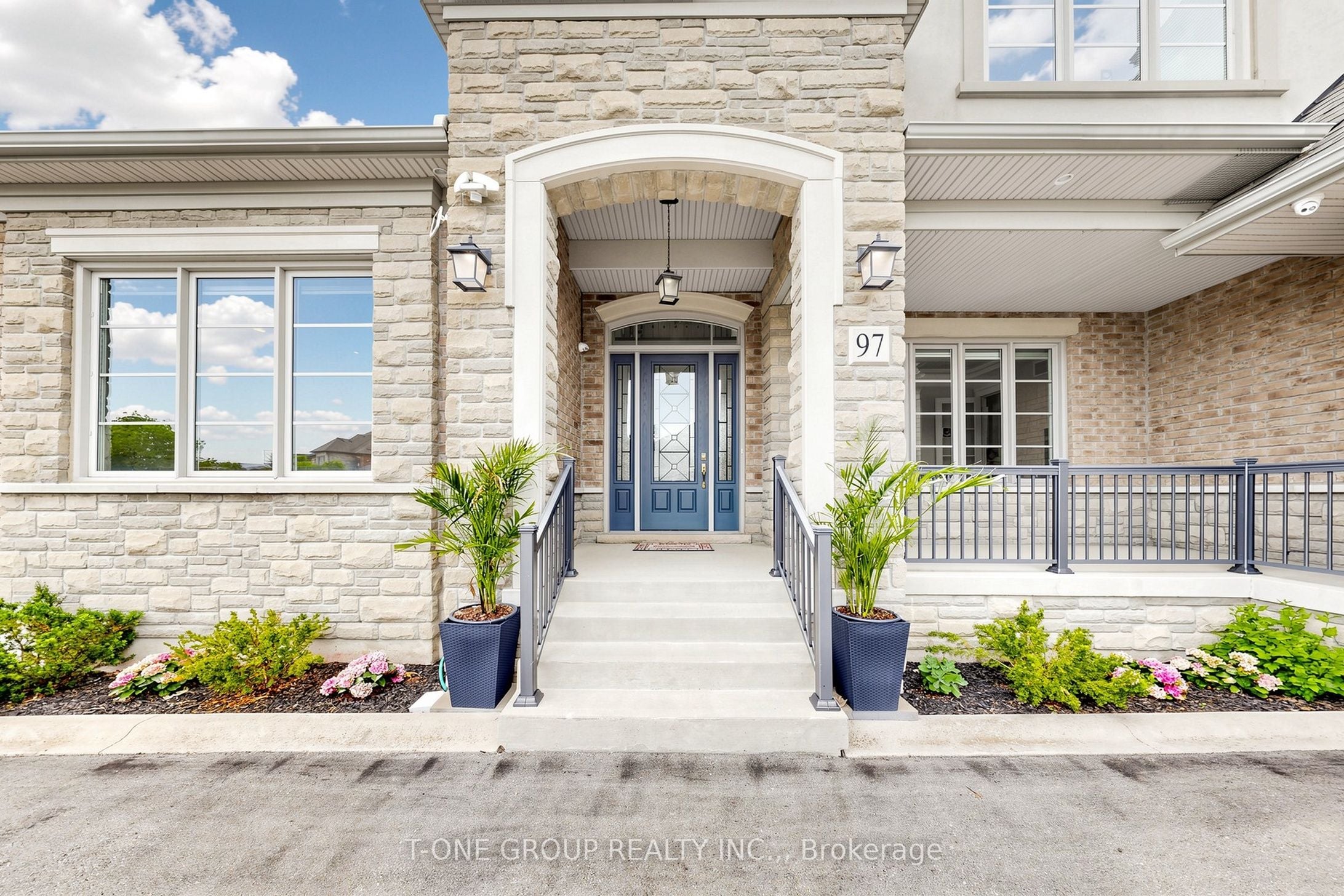 97 Chuck Ormsby Crescent, King, ON, L7B 0A7 photo 5