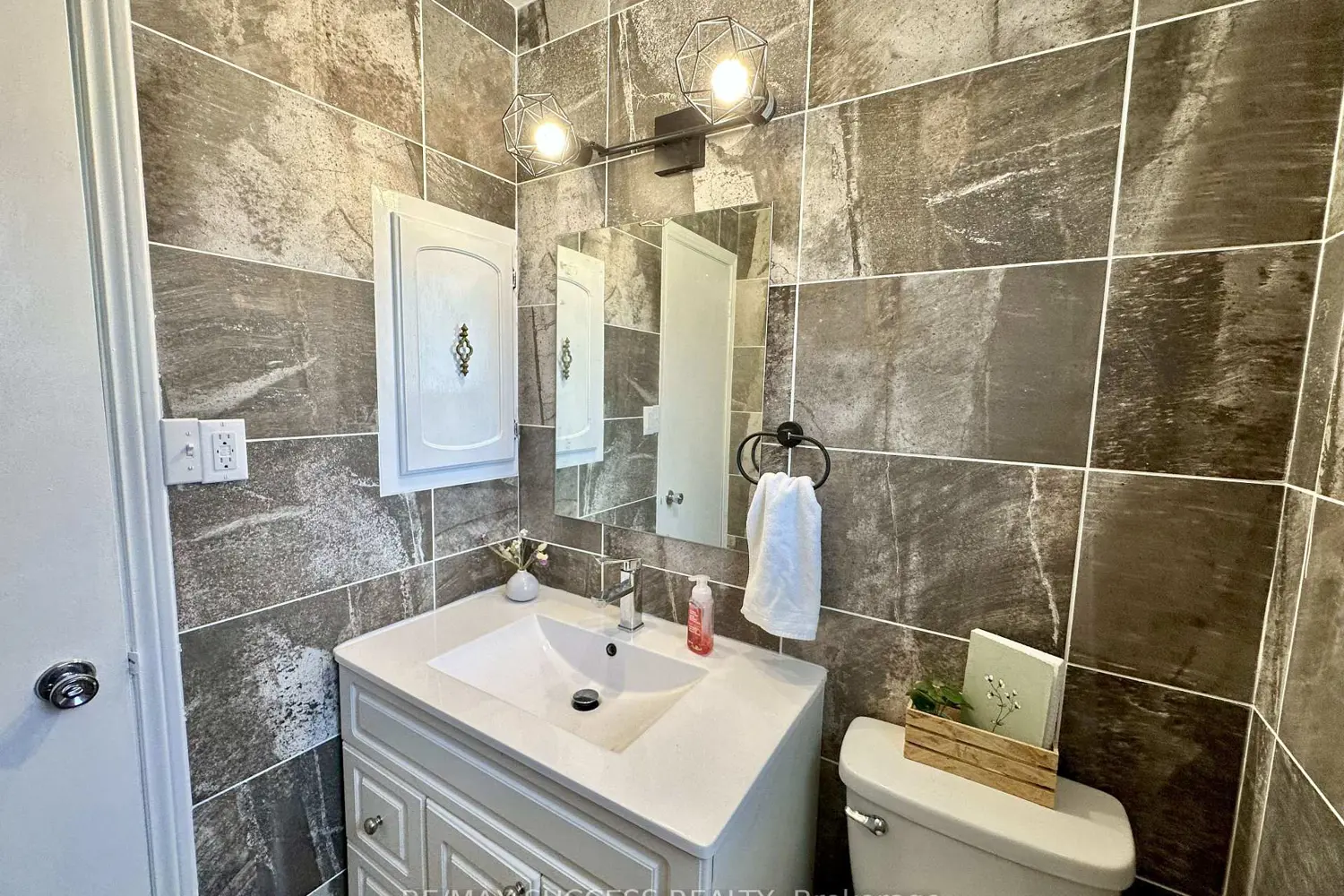 571 Minette Circle photo 3