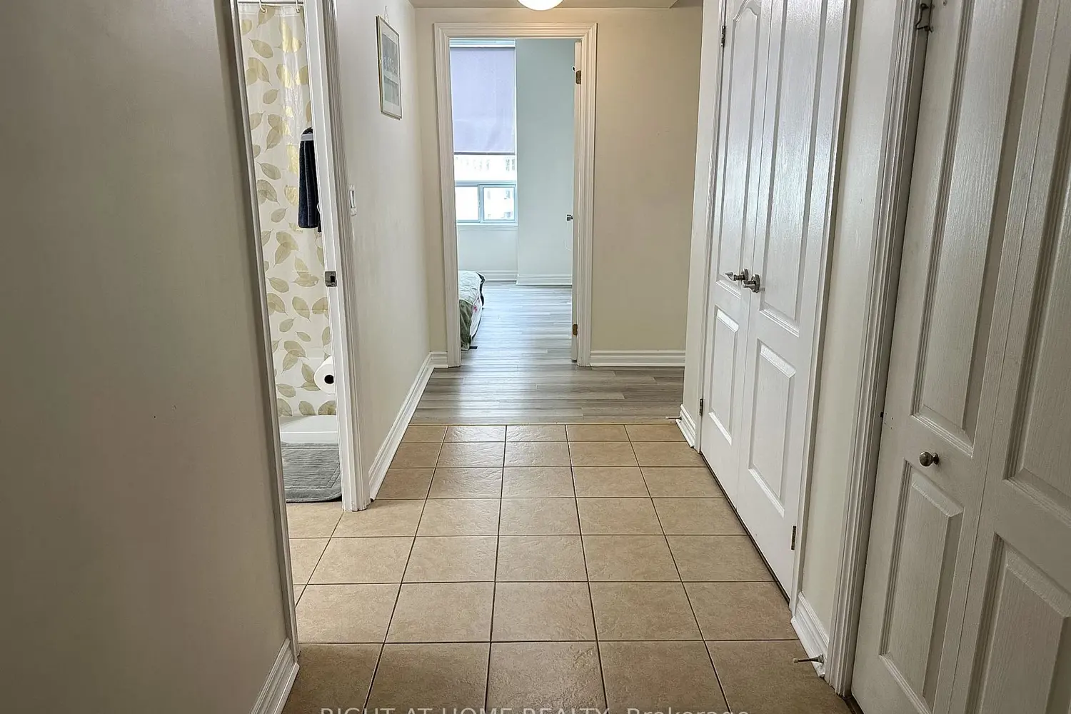 2088 Lawrence Avenue 702 photo 4