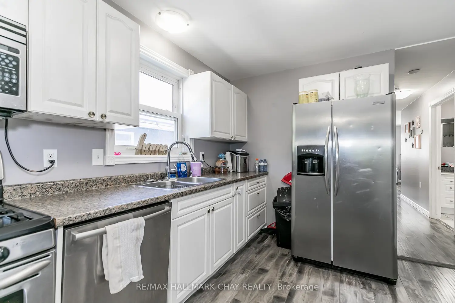226 Queen Street photo 4