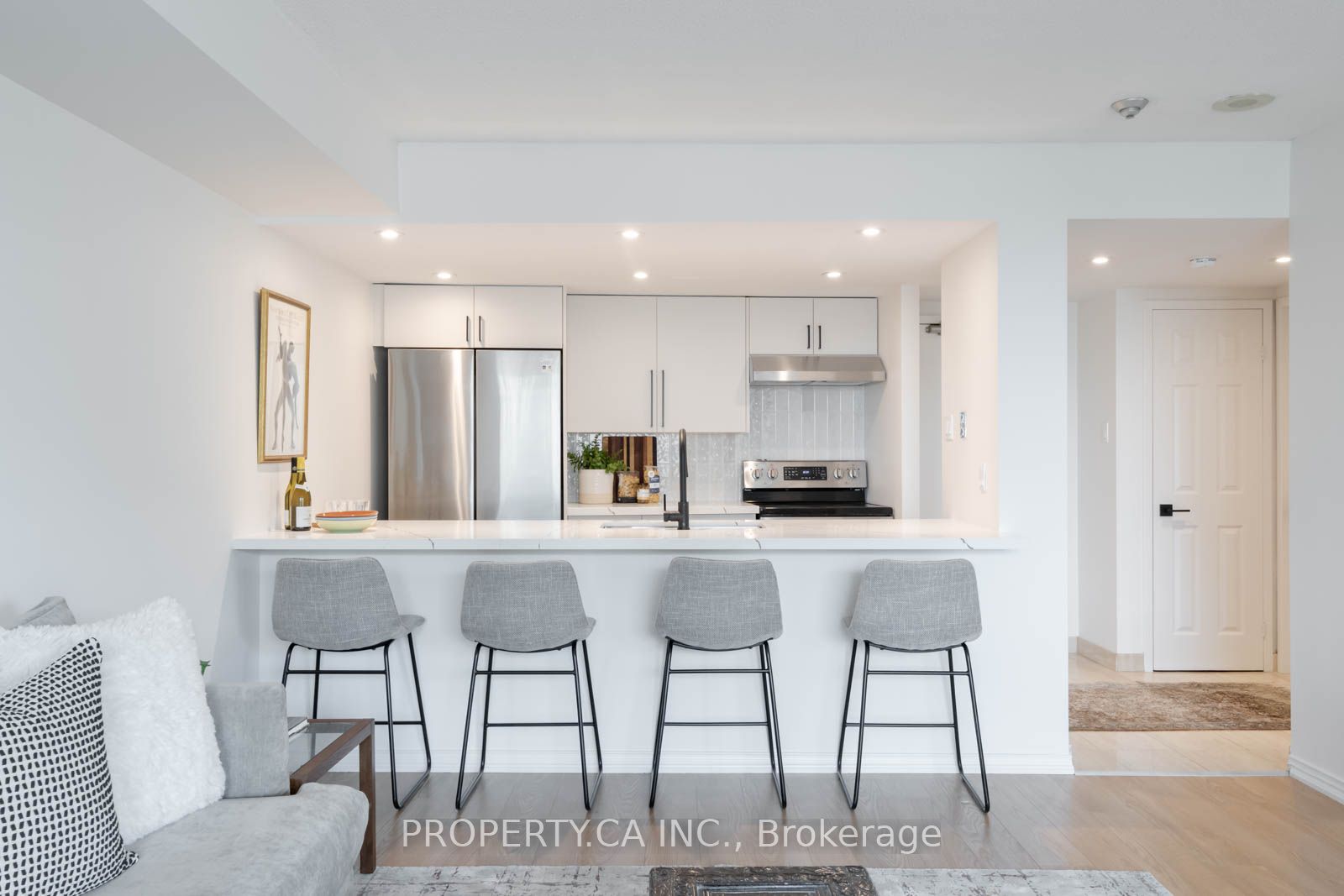 1111-77 Harbour Square, Toronto, ON, M5J 2S2 photo 4