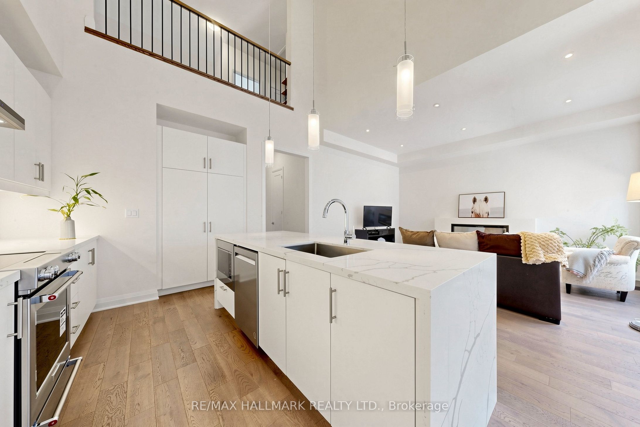 16 Vern Robertson Gate, Uxbridge, ON, L9P 0R9