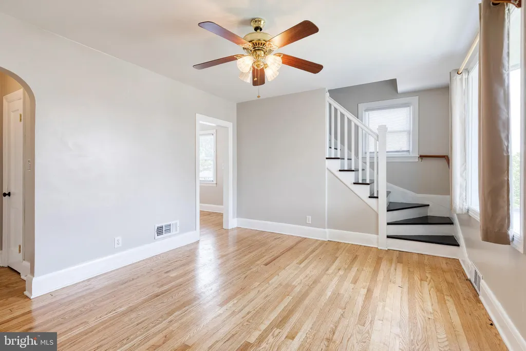 113 W Hilltop Road, Baltimore, MD 21225 photo 5
