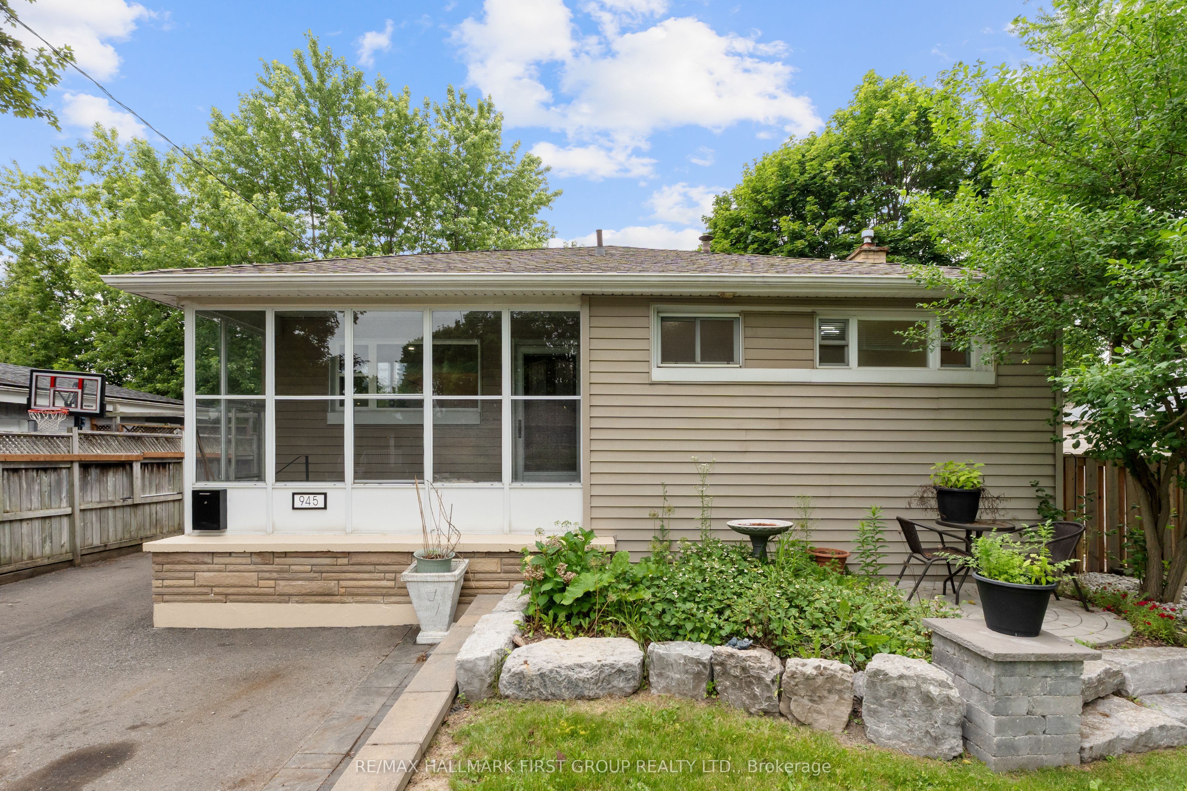 945 Donovan Crescent, Whitby, ON, L1N 3G4