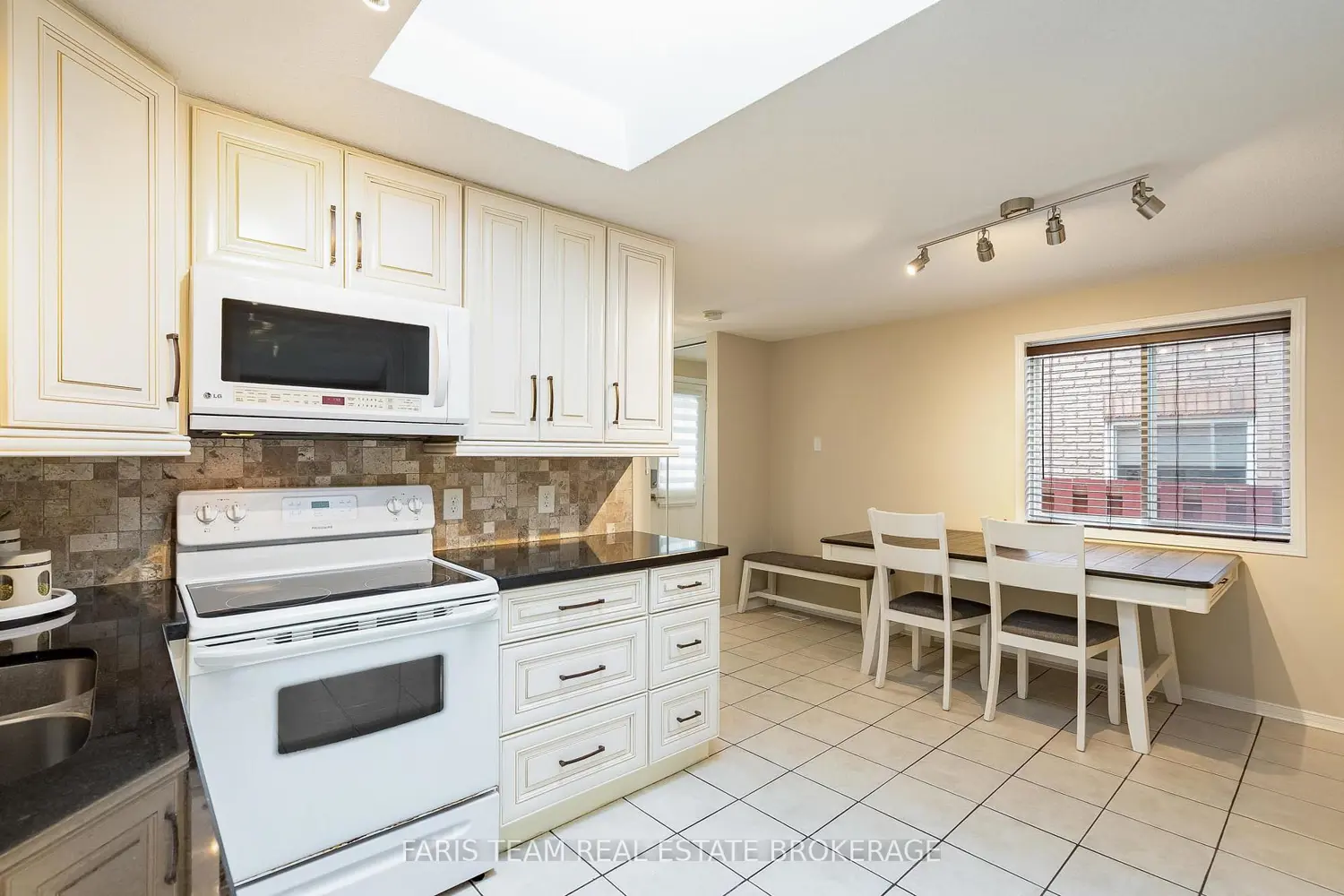 19 Seymour Crescent photo 4