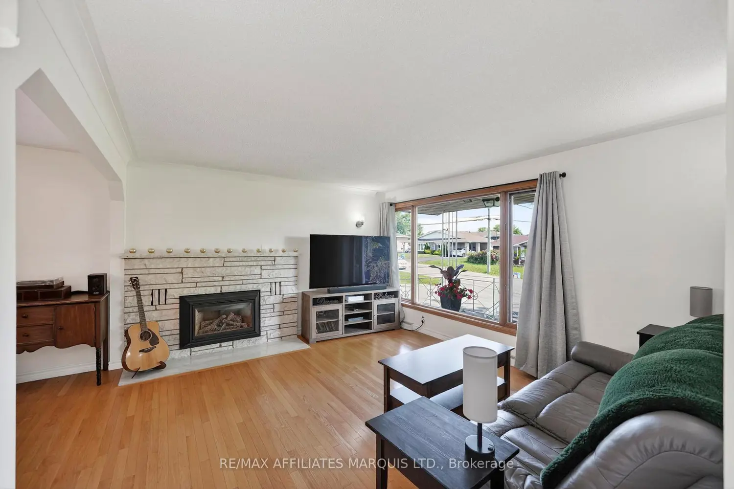 2706 Ross Avenue photo 4