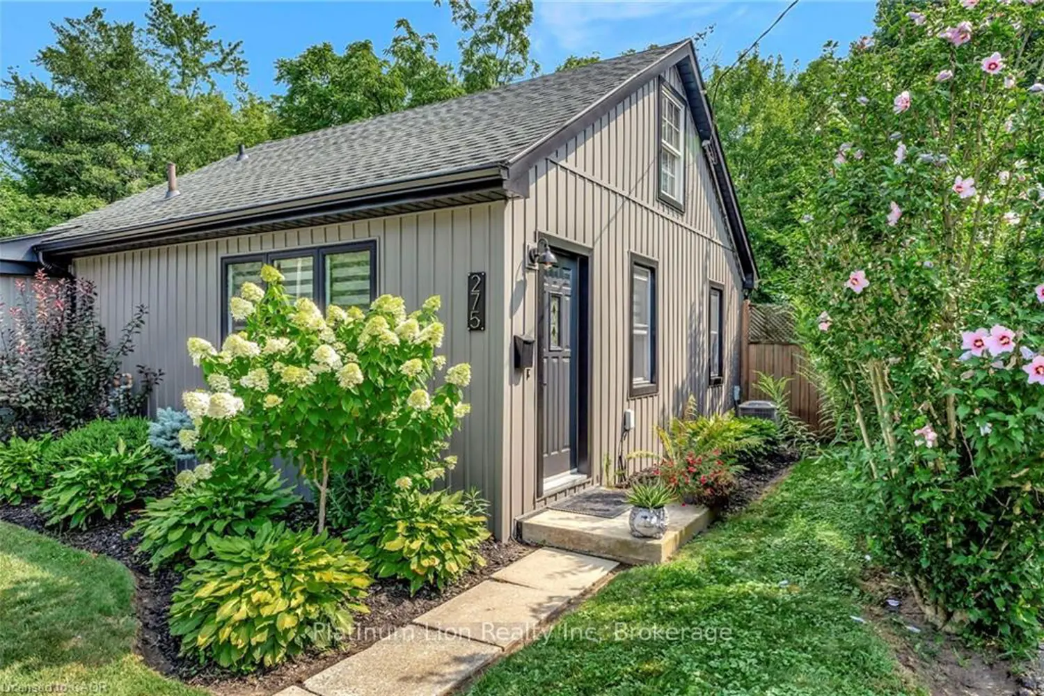 275 Talbot Street photo 3