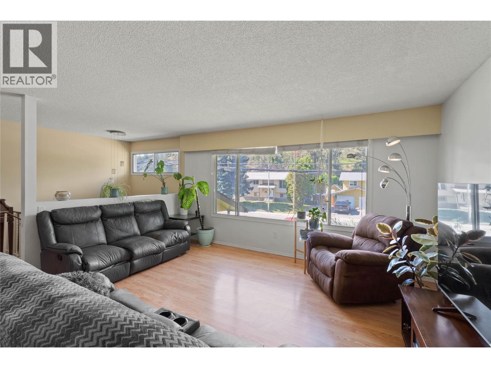 1680 Mt. Dufferin Drive, Kamloops, BC, V2E1A2 photo 5