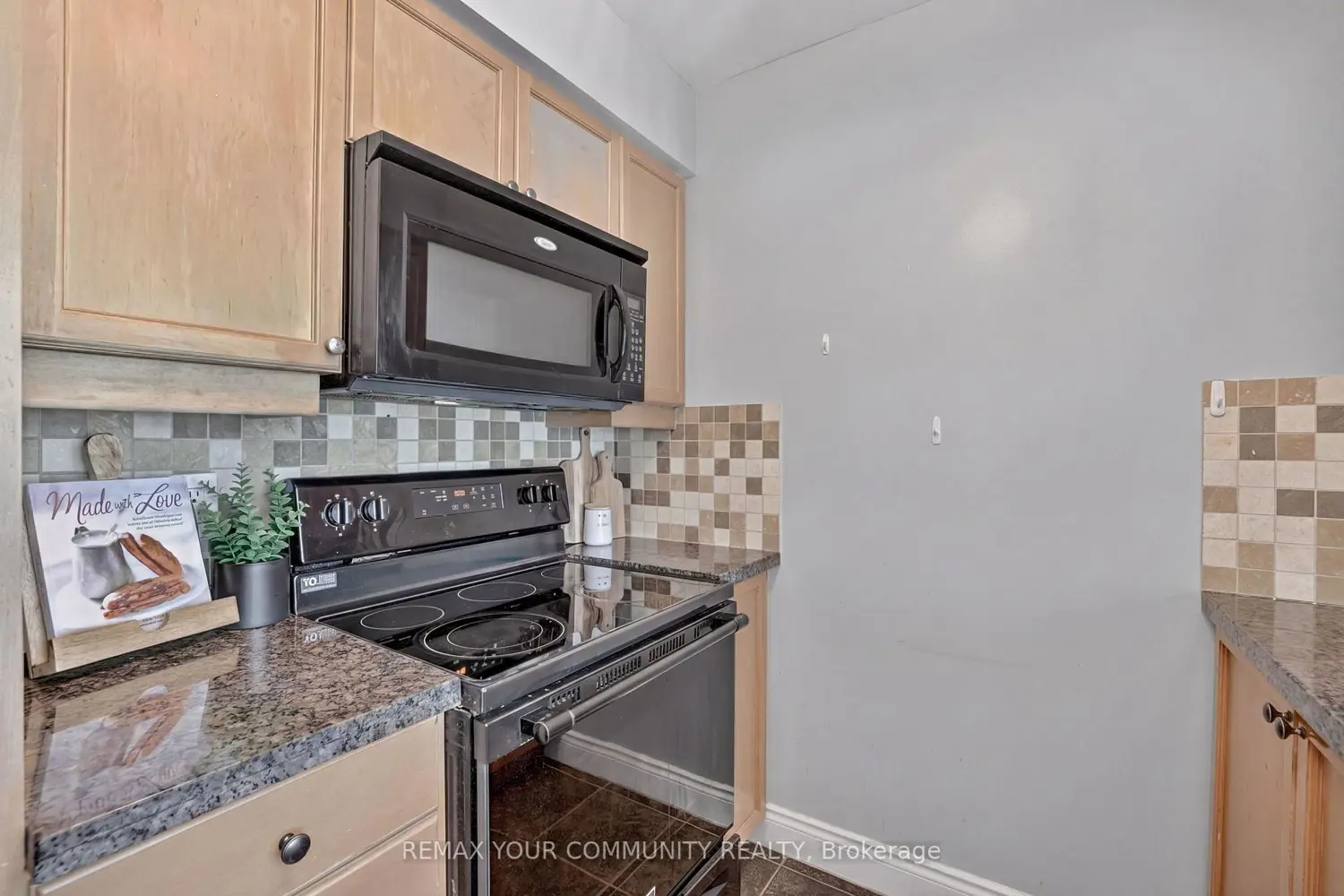 25 Greenview Avenue 622 photo 4