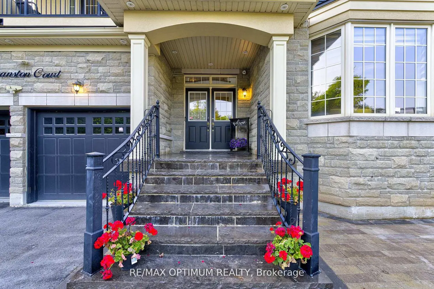 18 Deanston Court photo 2