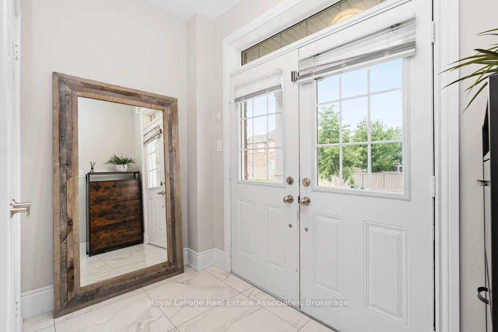 158 Gentile Circle, Vaughan, ON, L4H 3N3 photo 3