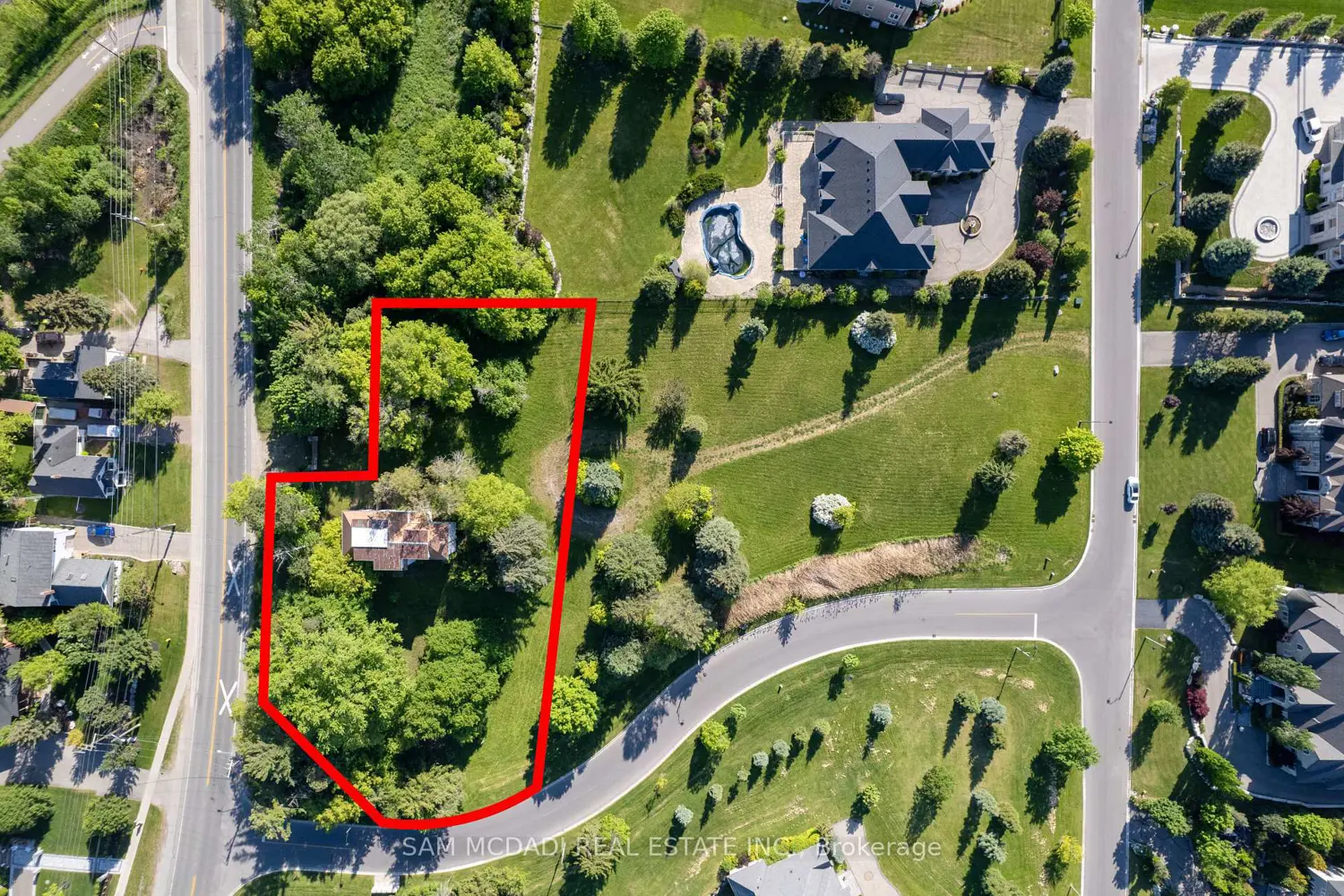 10 Richard Lovat Court photo 3