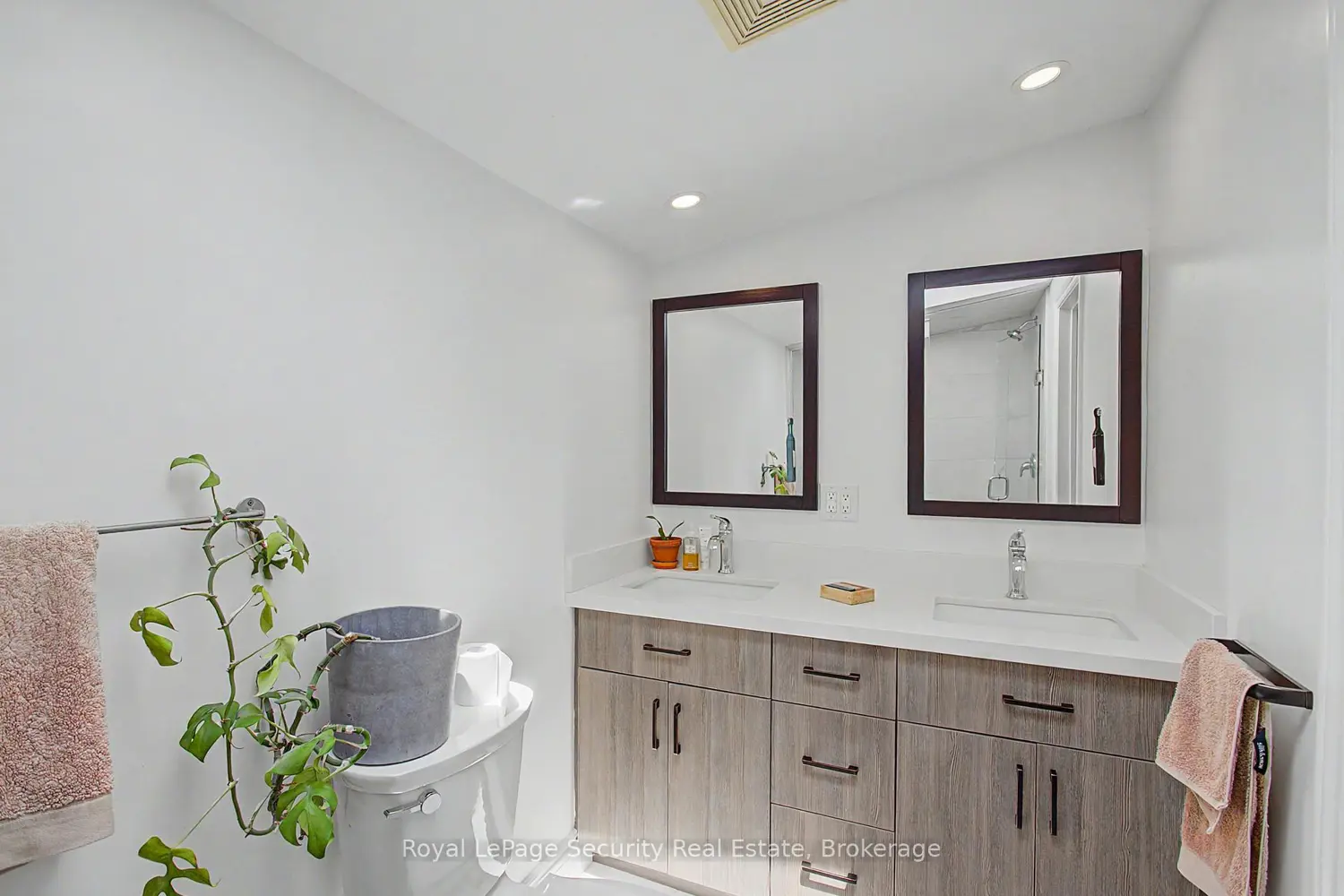 410 Manning Avenue photo 5