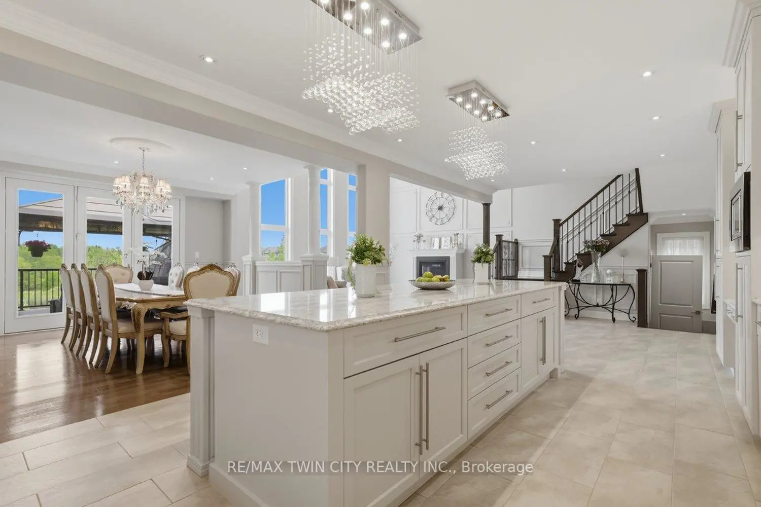 550 Brittania Crescent photo 4
