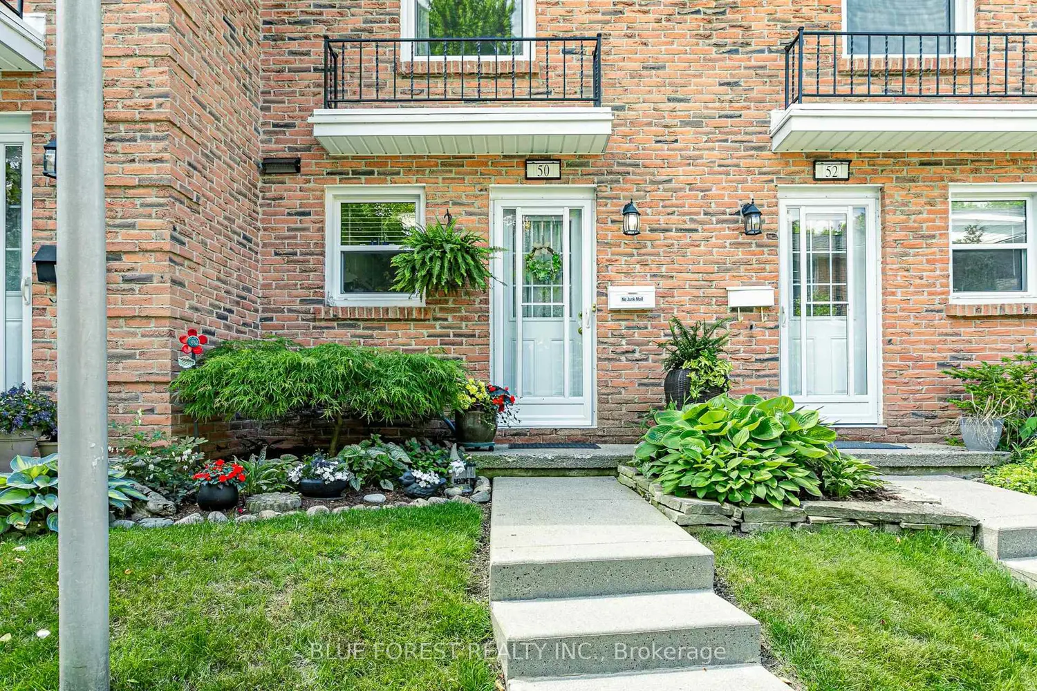 1385 Commissioners Road 50 photo 2
