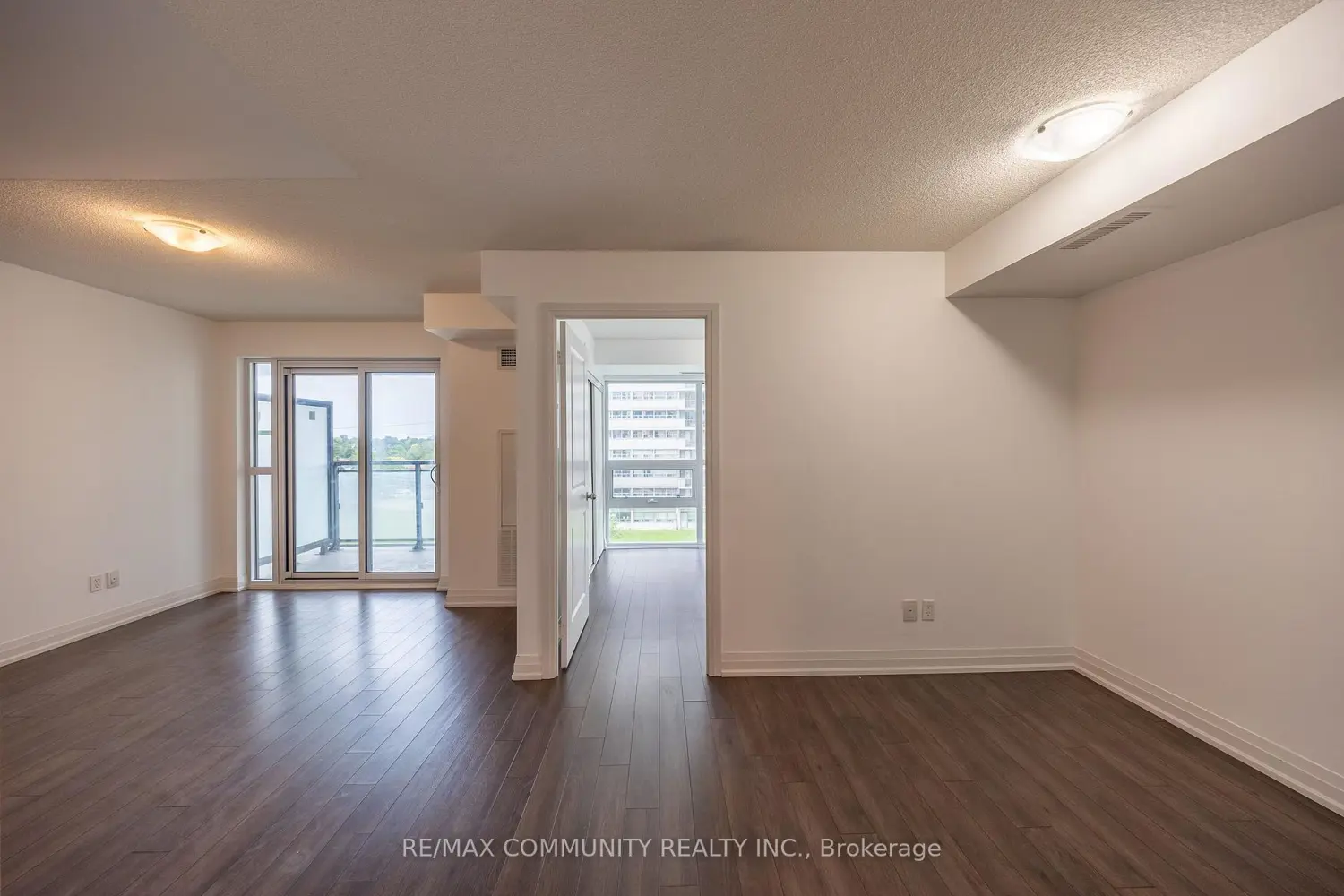 20 Meadowglen Place 429 photo 5