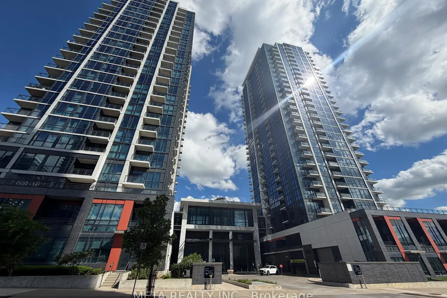 55 Eglinton Avenue 706 photo 2