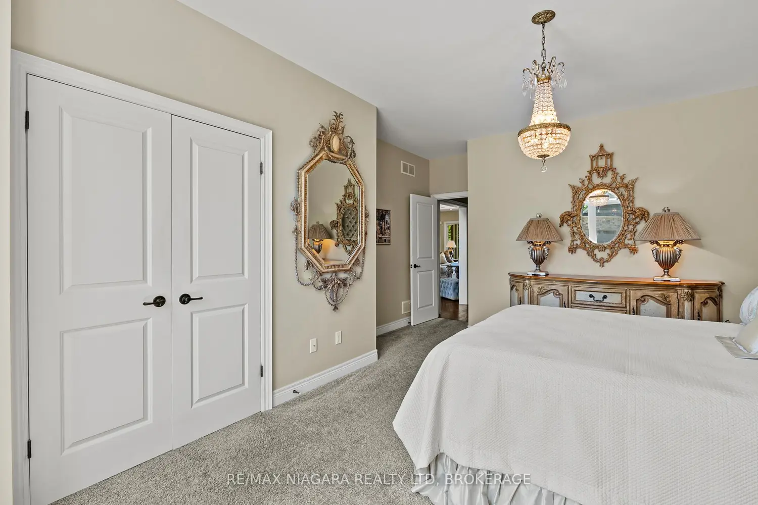 8 Campbell Street photo 4