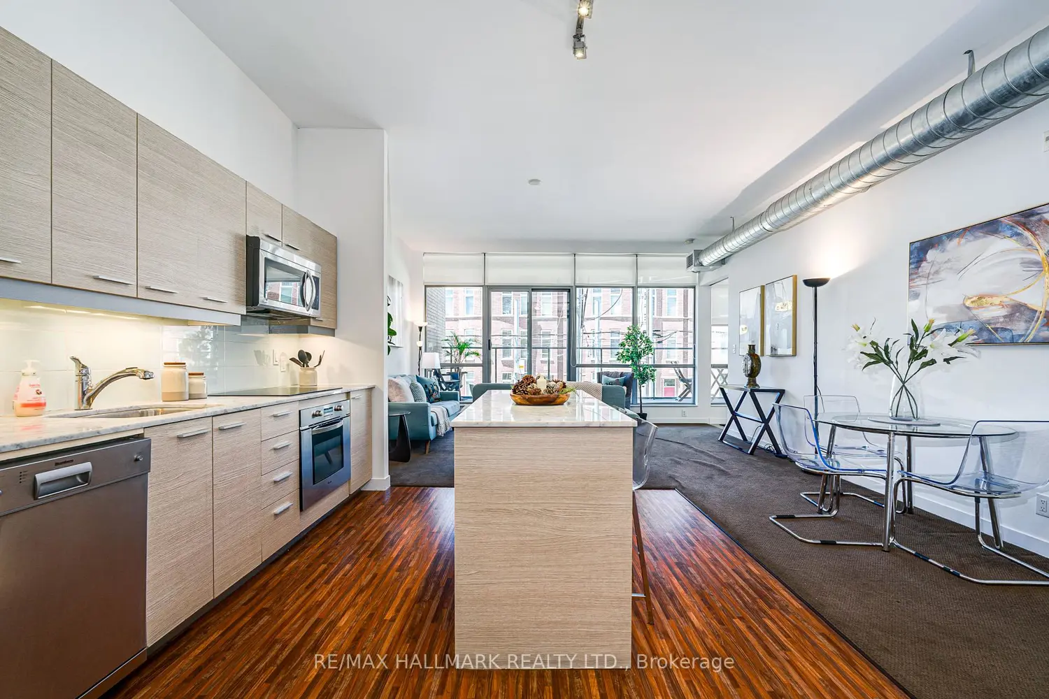 549 King Street 203 photo 2