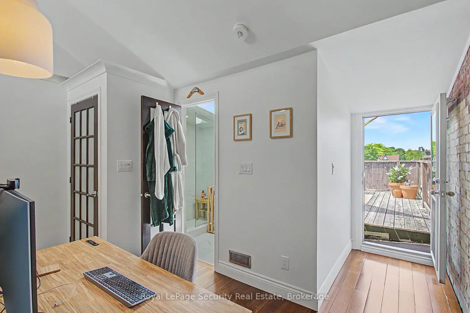 410 Manning Avenue photo 4