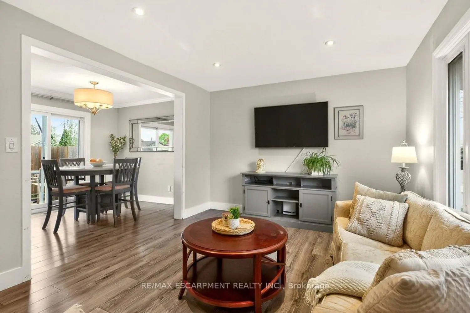 120 Chilton Drive photo 4