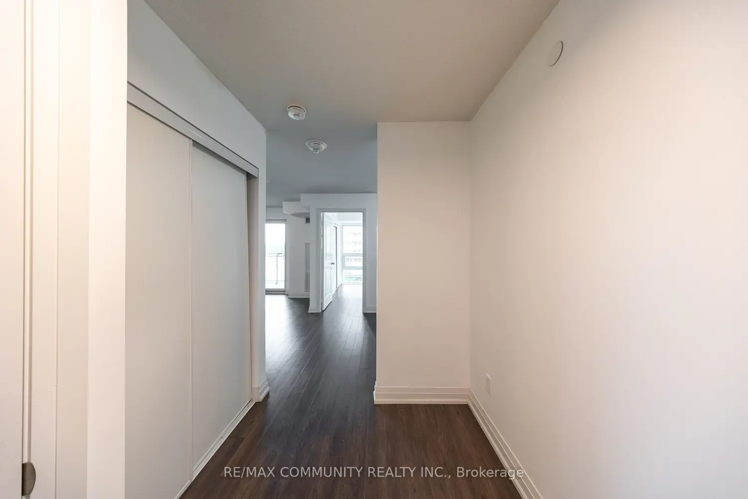 20 Meadowglen Place 429 photo 4