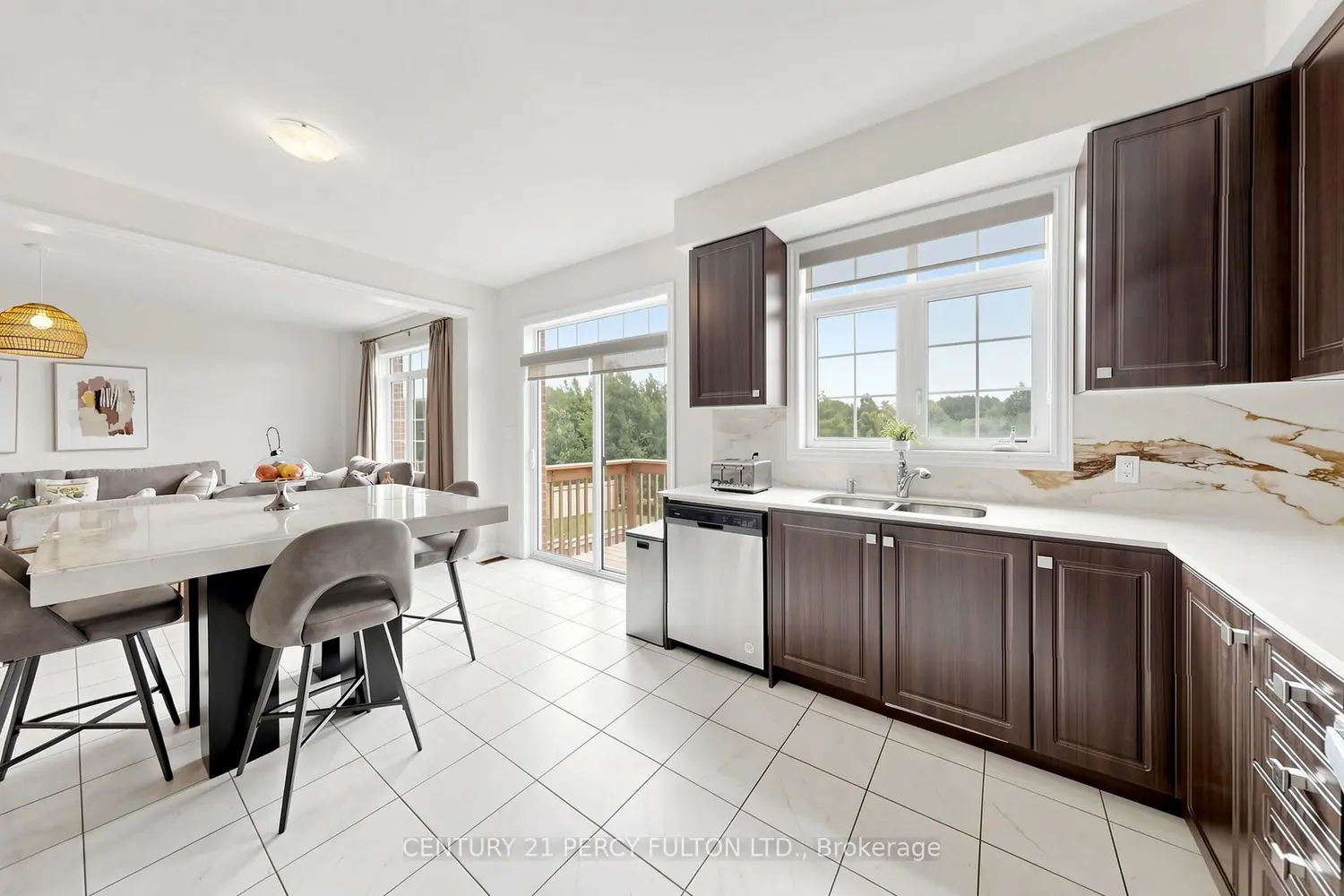 166 Ferragine Crescent photo 3