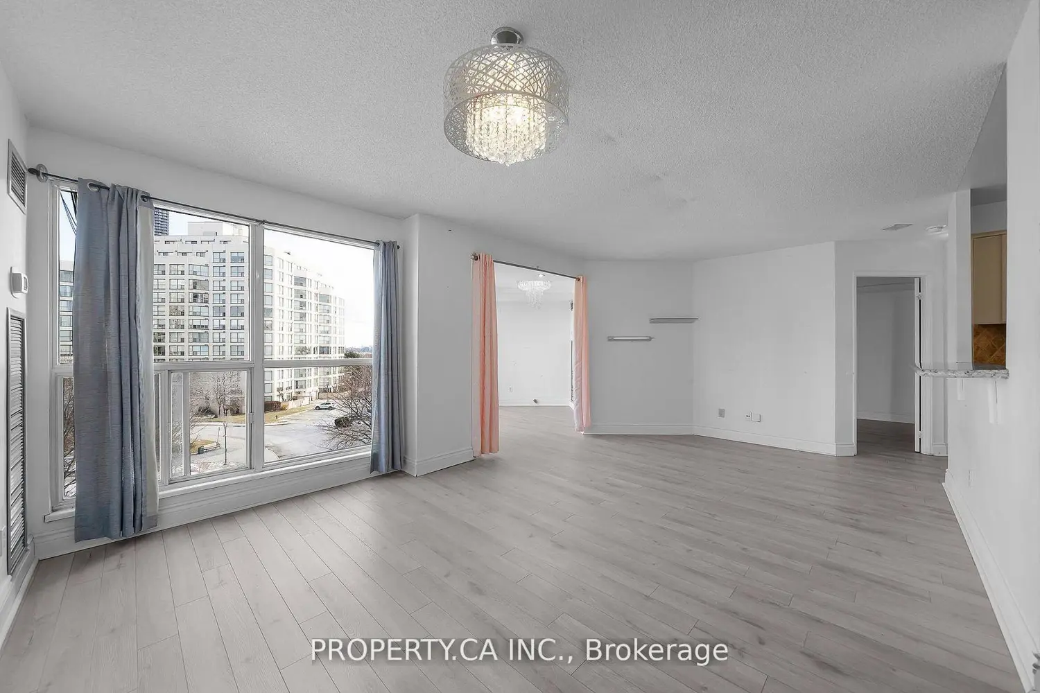 2267 Lake Shore Boulevard 526 photo 4