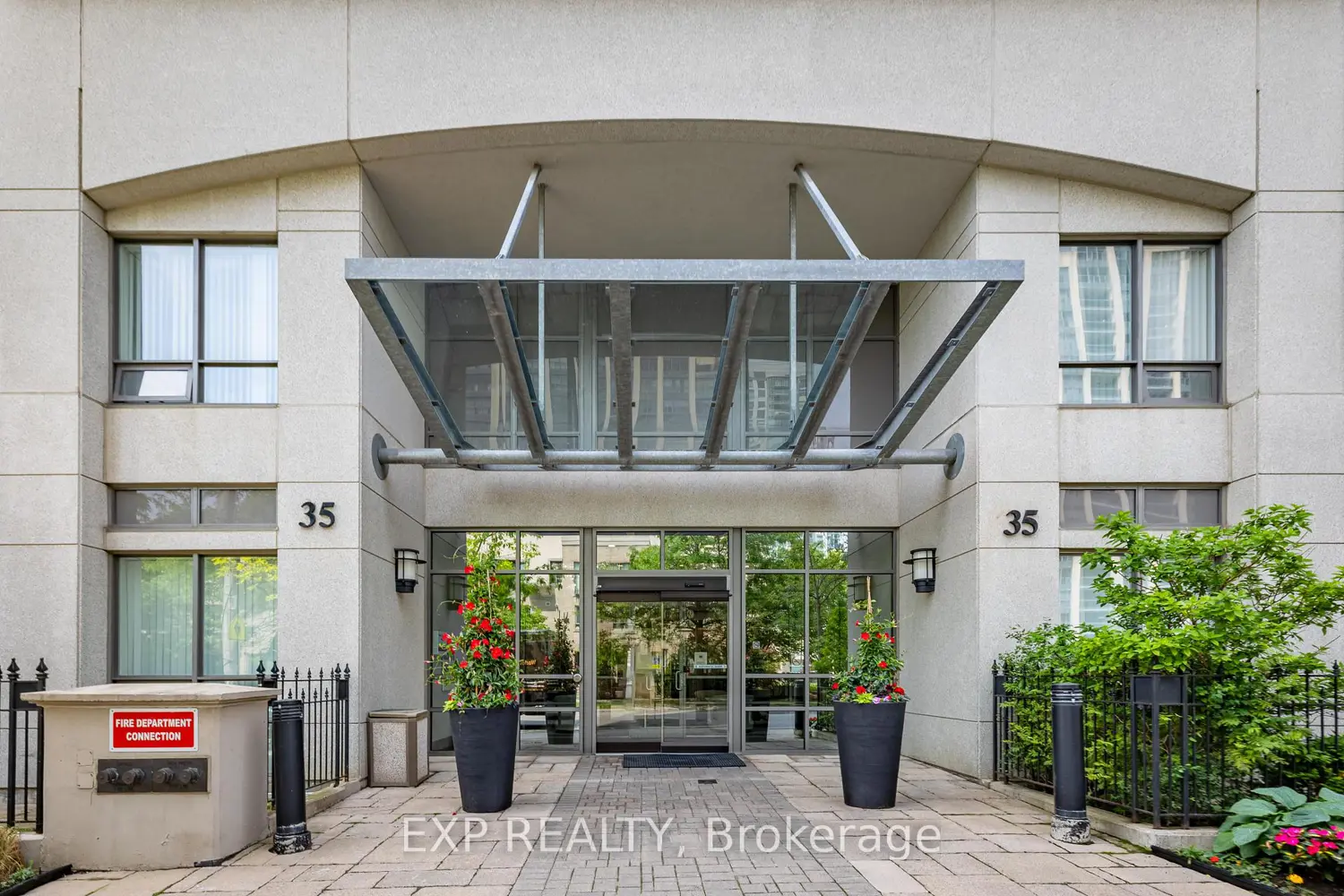 35 Hollywood Avenue 311 photo 3