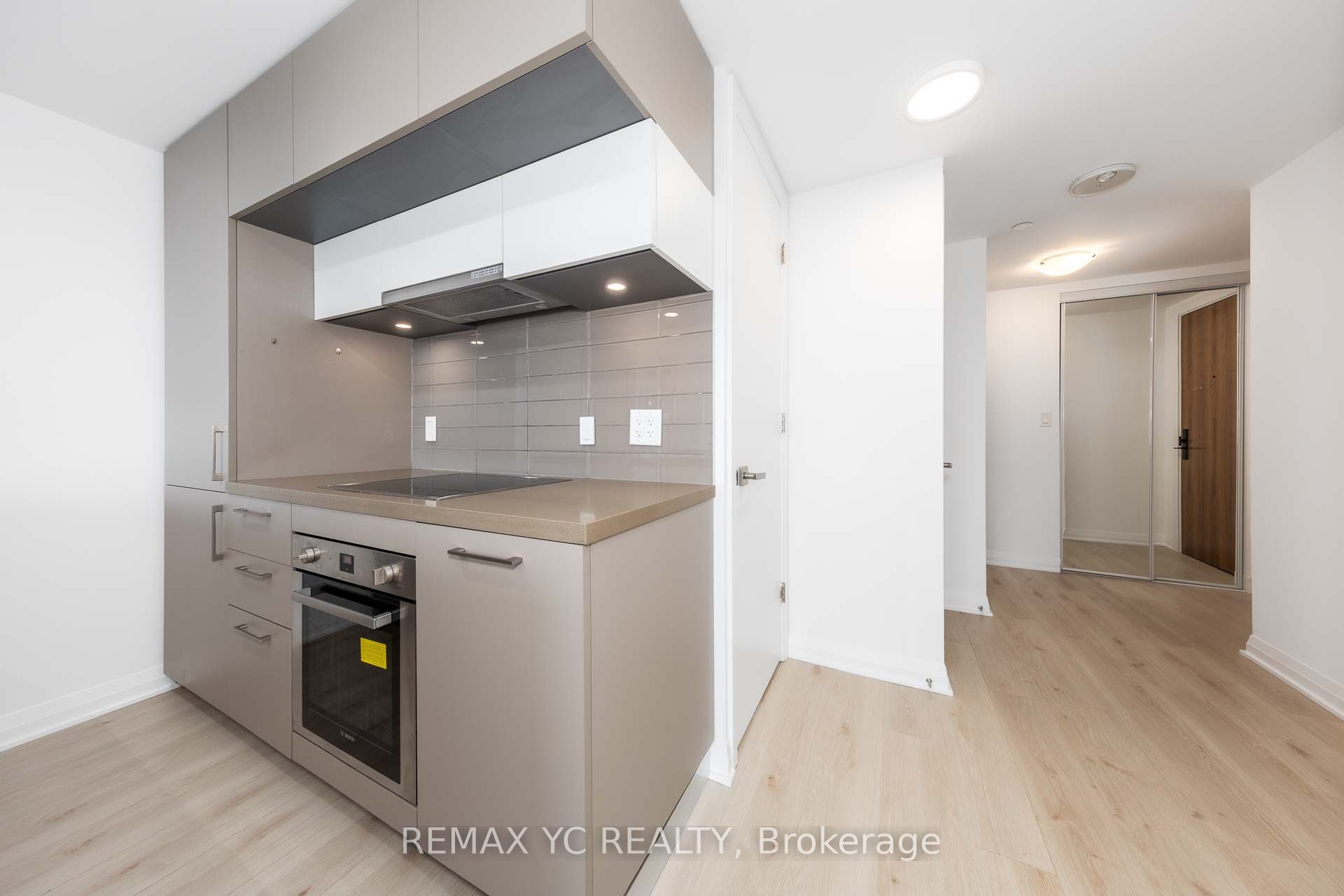 1908-99 Foxbar Road, Toronto, ON, M4V 0B2 photo 4
