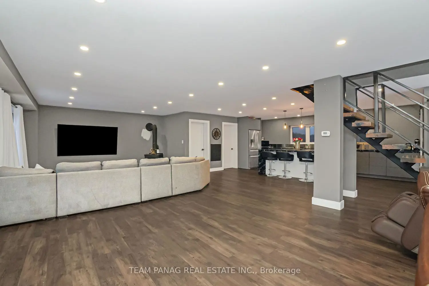 11561 Russell Road photo 3