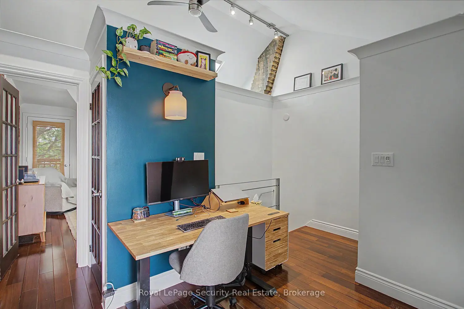 410 Manning Avenue photo 2