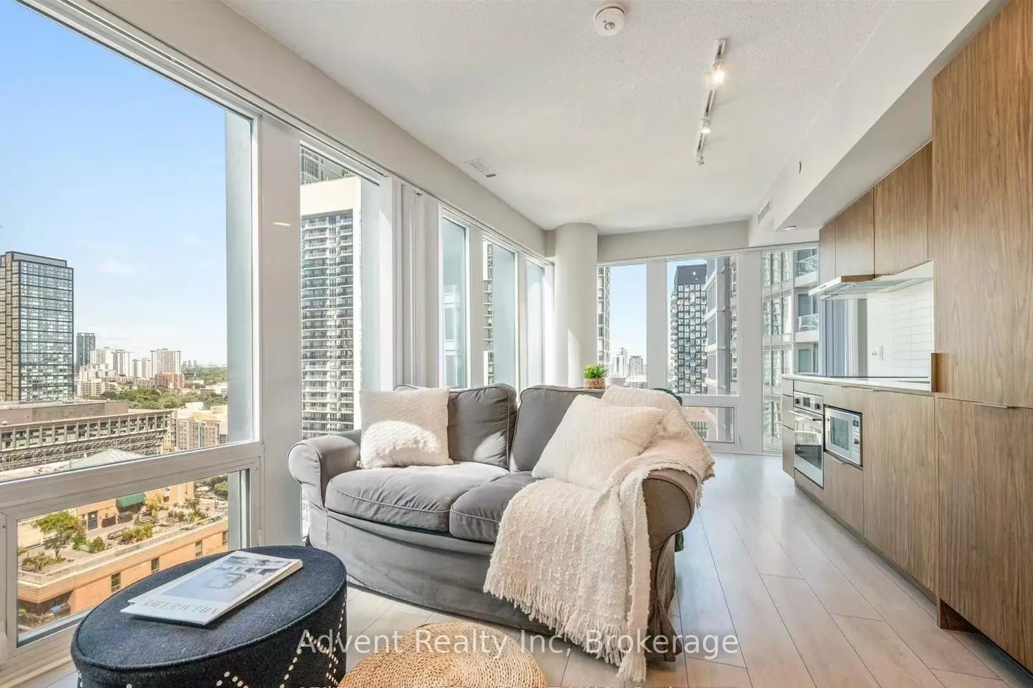 60 Shuter Street 2711