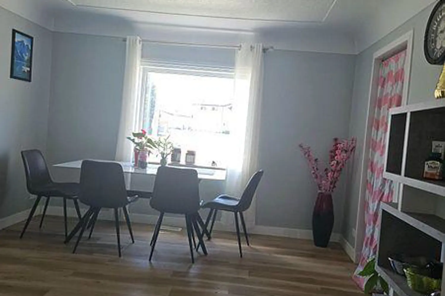 1092 Brydges Street photo 4