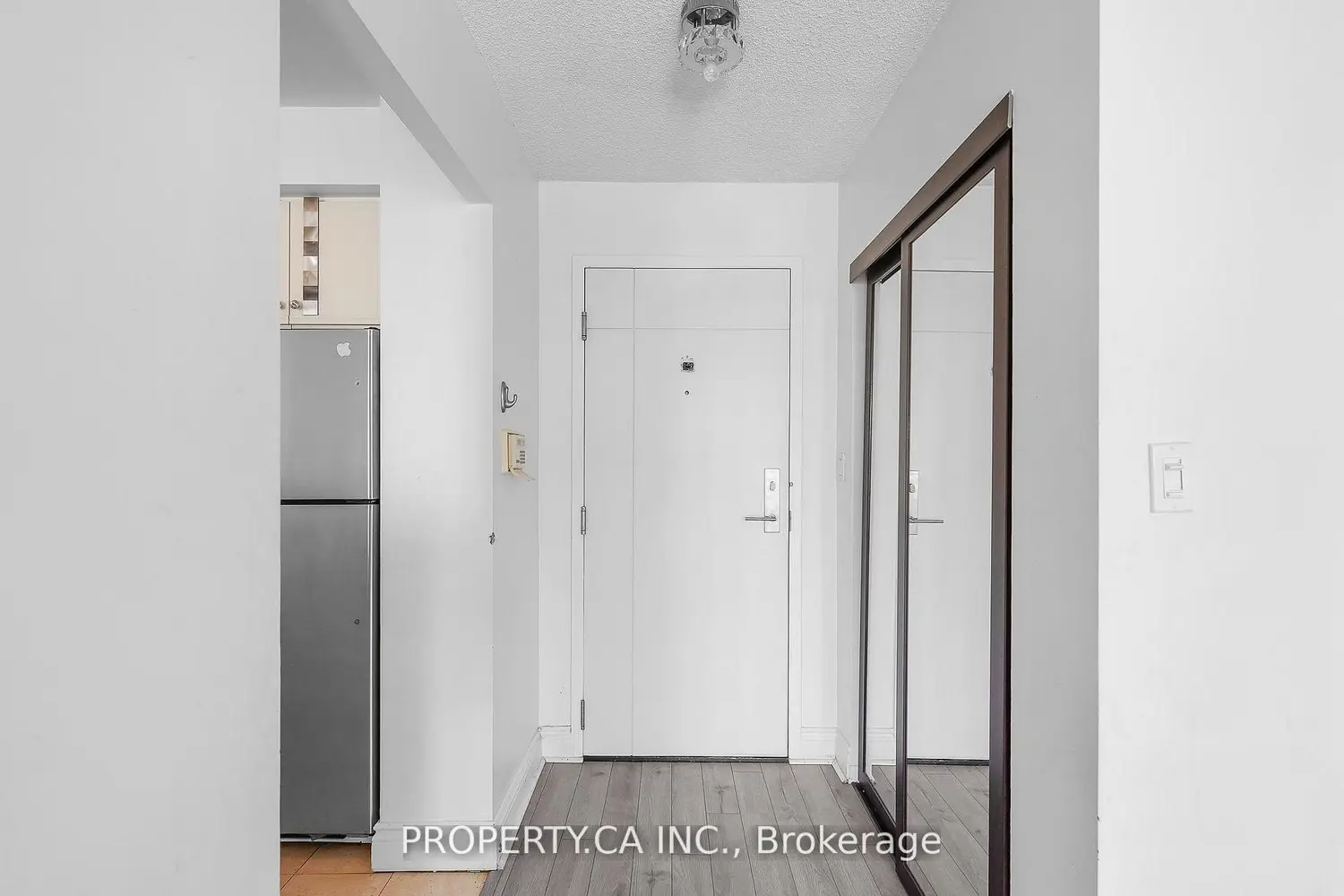 2267 Lake Shore Boulevard 526 photo 3