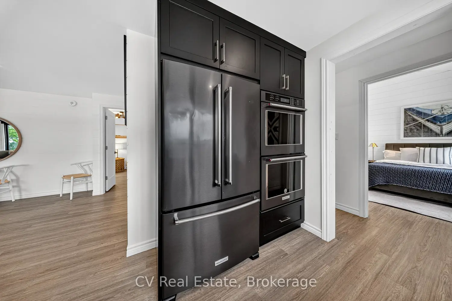 1018 Georgina Way 1 photo 3