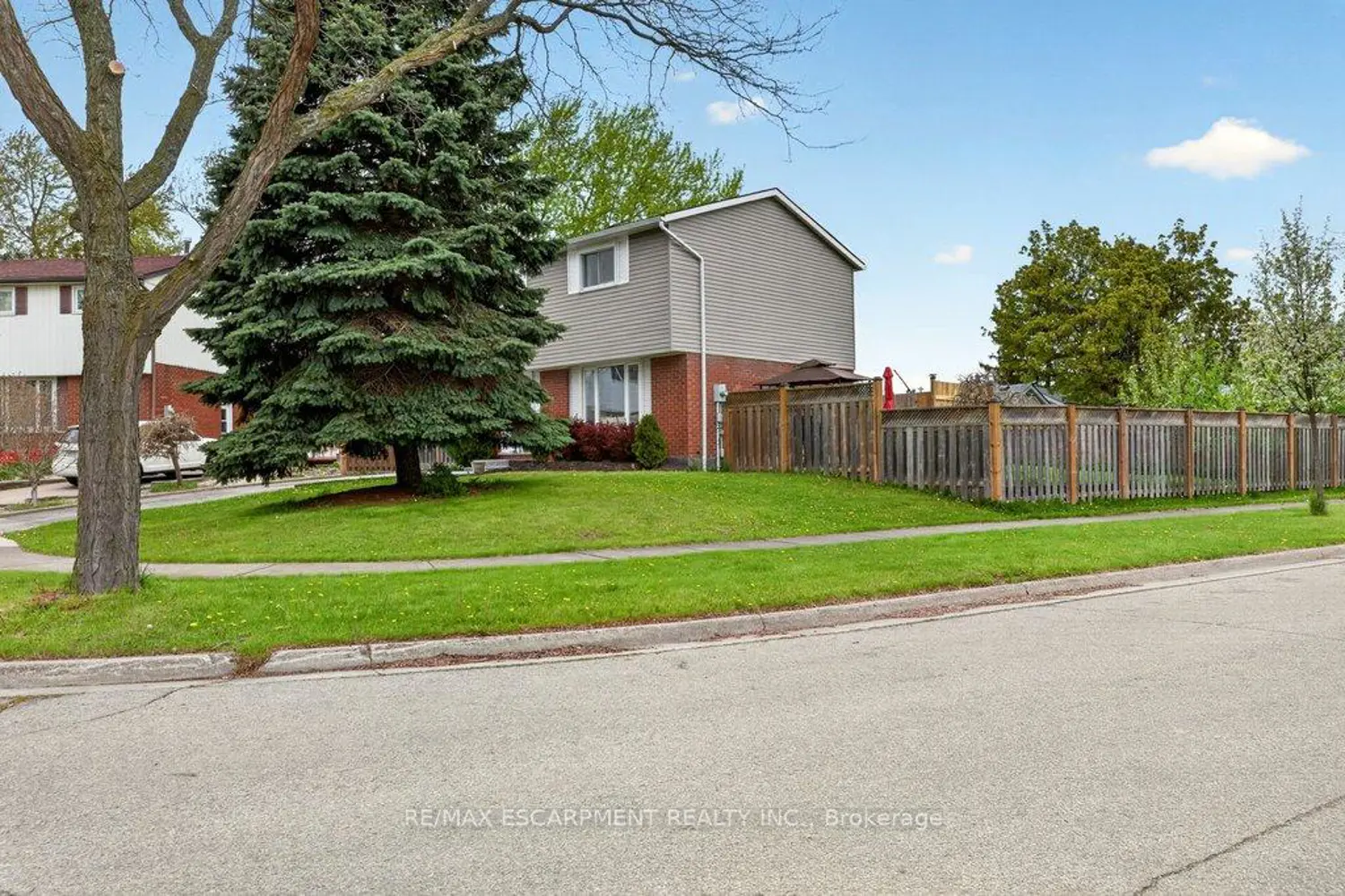 120 Chilton Drive photo 2