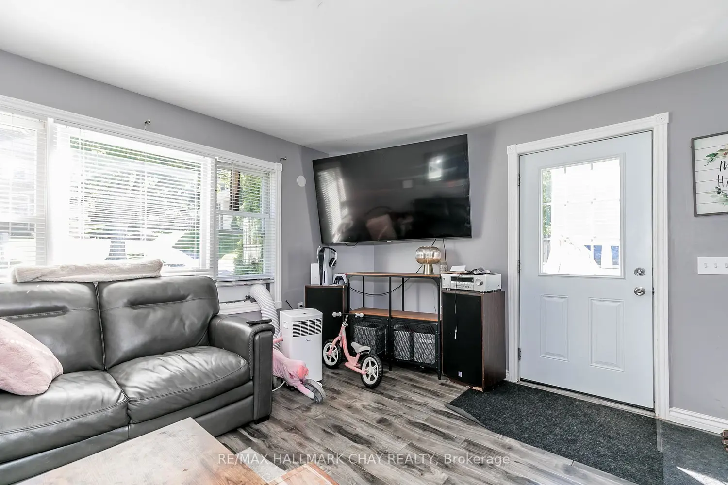 226 Queen Street photo 5