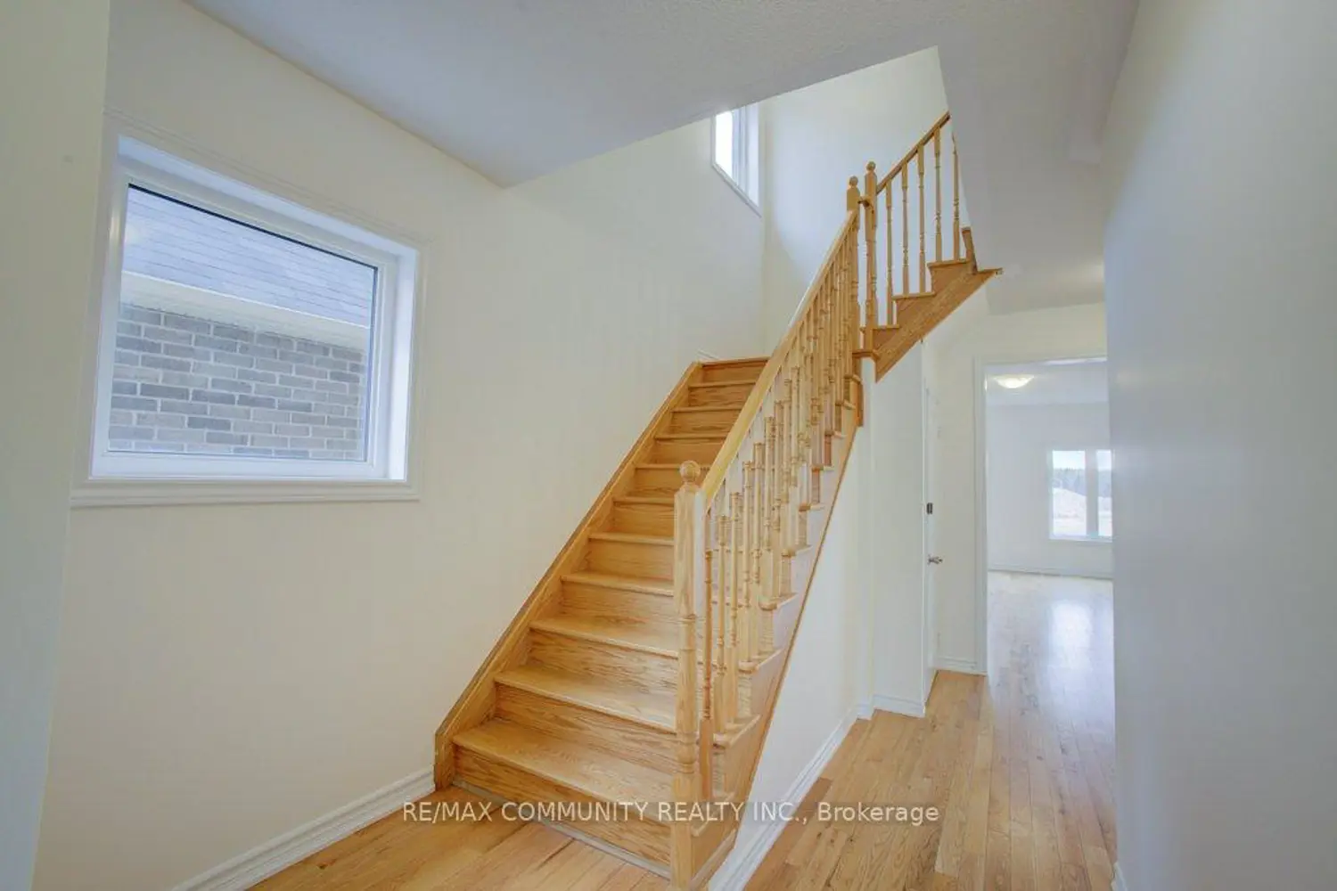 299 Ridley Crescent photo 3