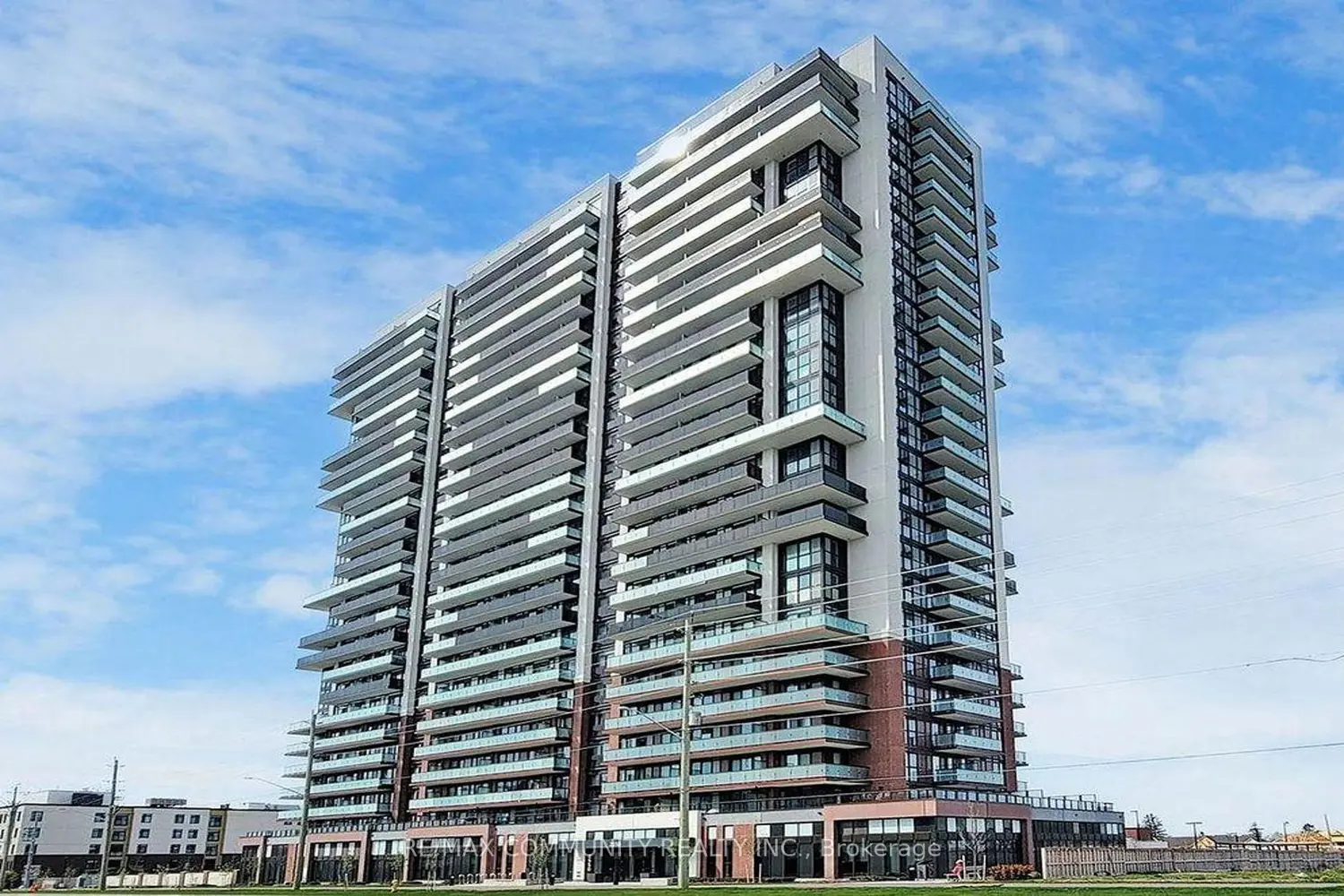 2550 Simcoe Street 2402