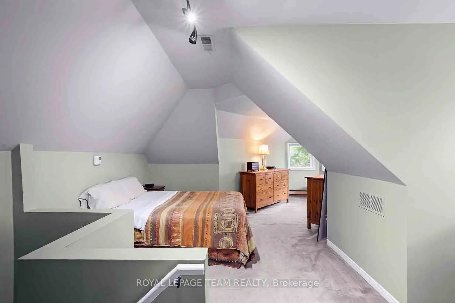 220 Wilbrod Avenue 2 photo 5