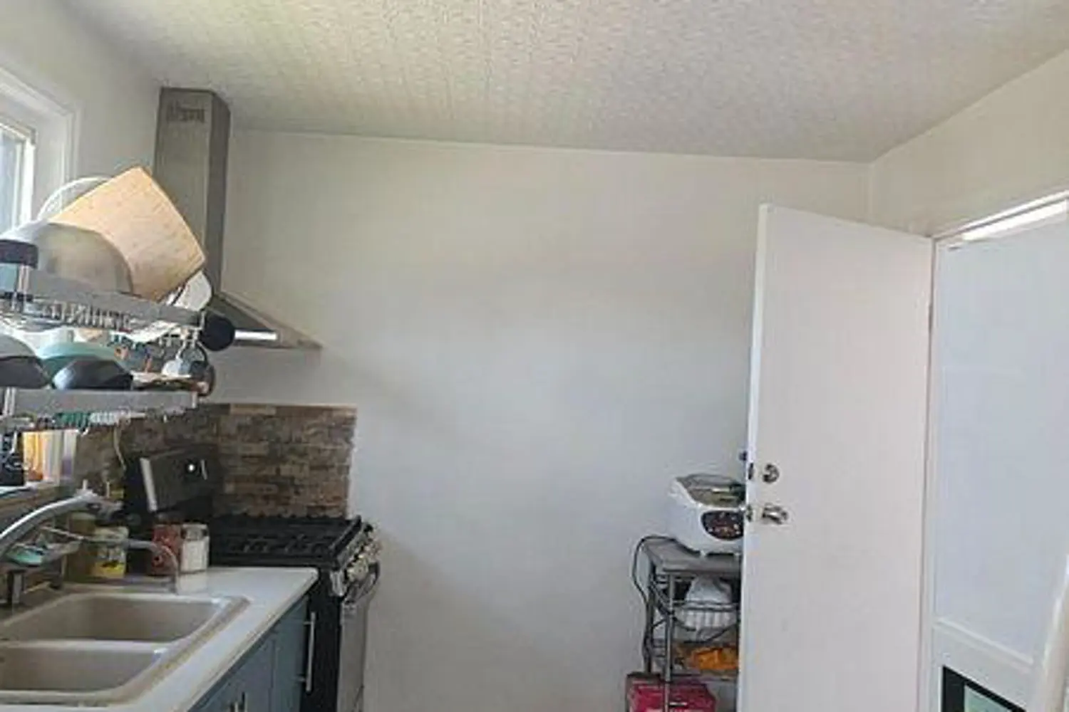 1092 Brydges Street photo 2