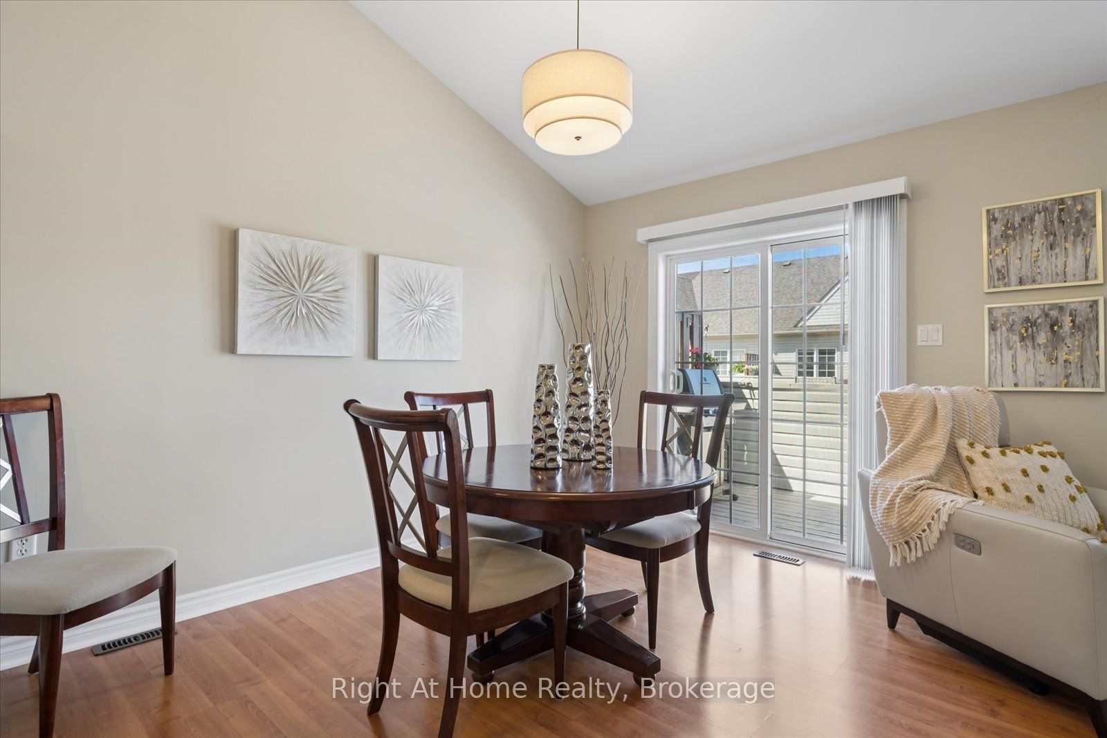 17 Wicker Park Way, Whitby, ON, L1R 0C8 photo 4