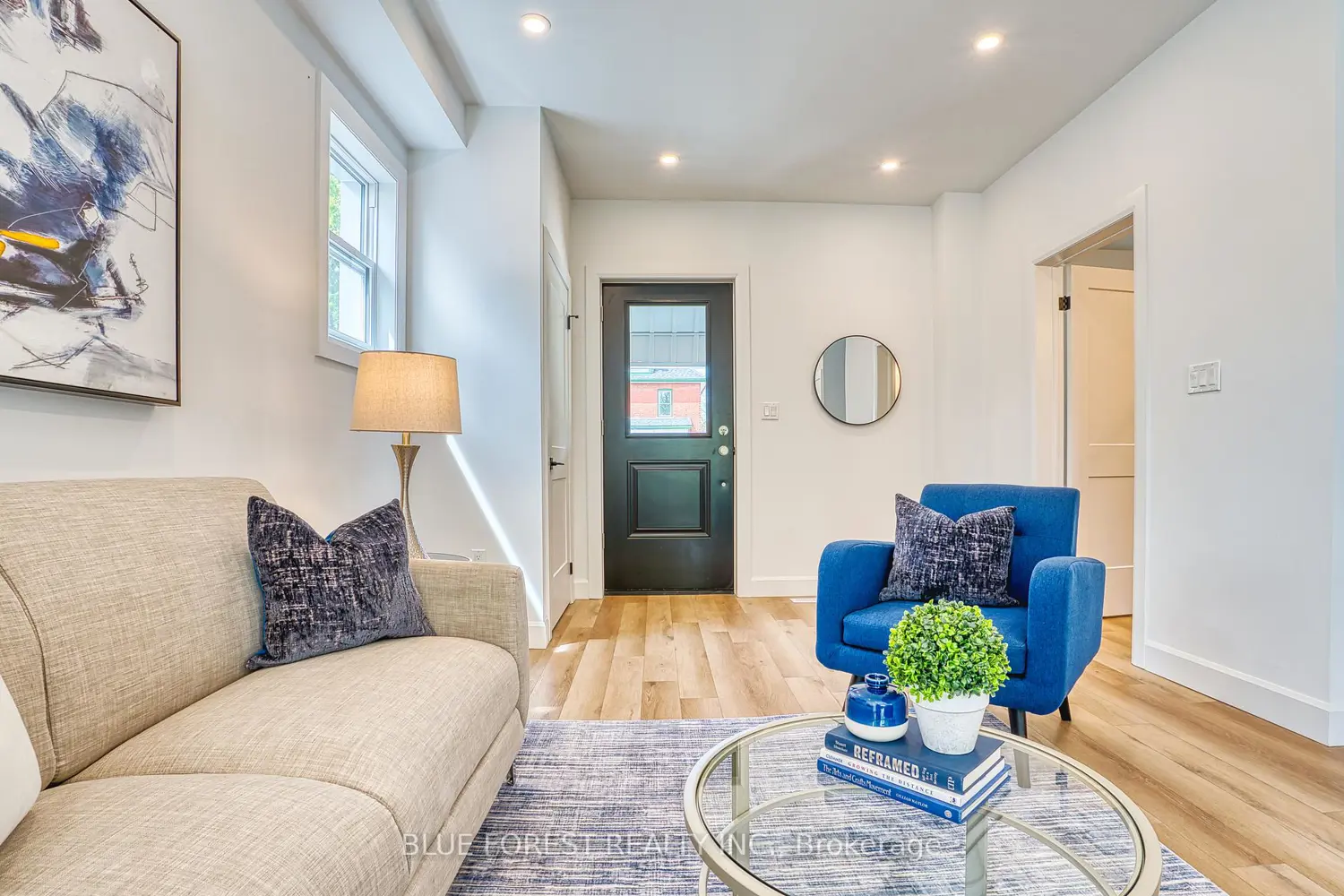 471 Albert Street photo 2