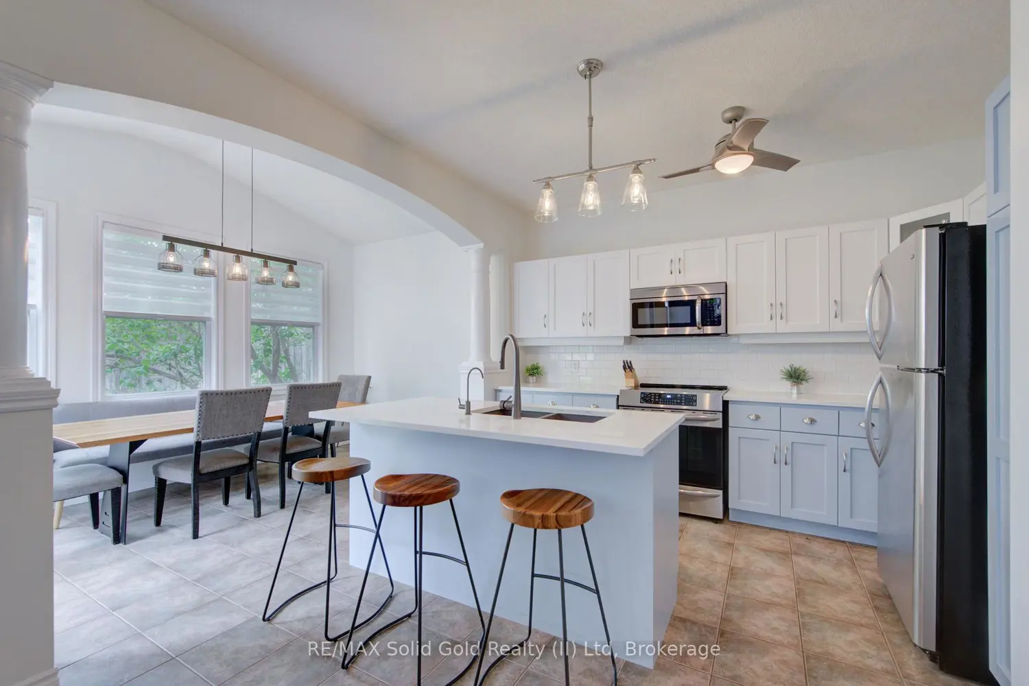 729 Keats Way photo 3