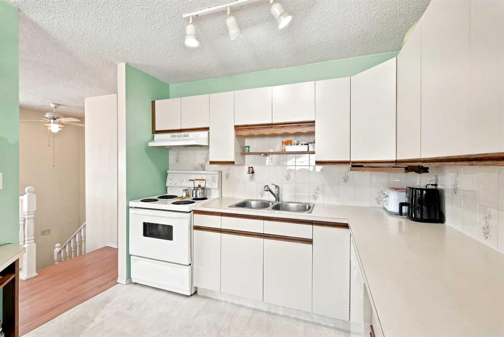 38 Meadowview Close, Sylvan Lake, AB, T4S1J2 photo 4
